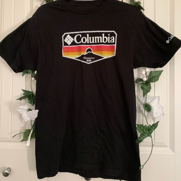 🌿Columbia Short Sleeve Black Graphic Tee🌿 - Picture 2 of 2